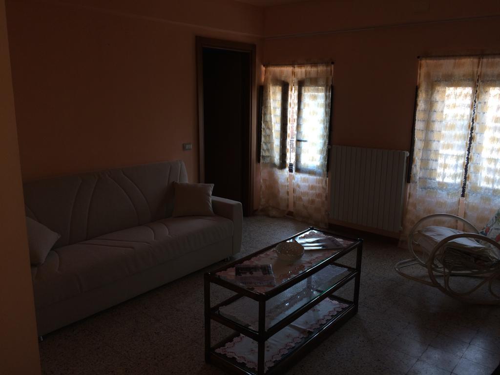 Yoghi & Bubu Apartment Gambolo Luaran gambar
